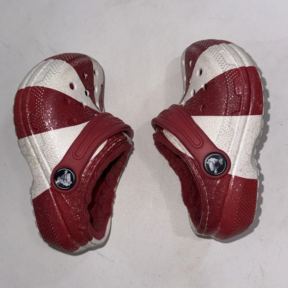 Crocs‎ Classic Fleece Lined Holiday Red White Candy Cane Peppermint Clog Kids C5